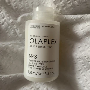 olaplex no 3 - säljer den här olaplex no 3 100ml. den är använd en gång och på andra bilden kan man se hur mycket som är kvar. denna kostar ny ca 300-400 kr och säljer min för 200