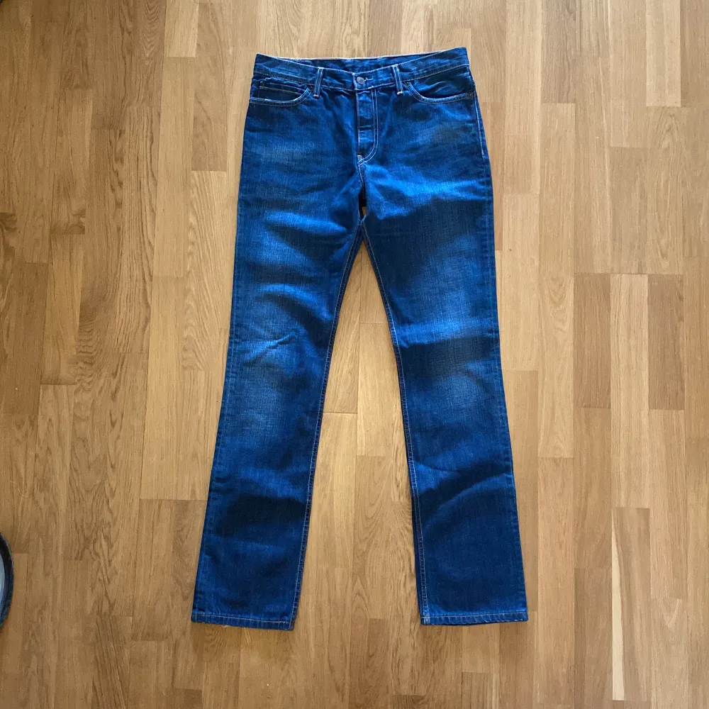 Jeans från Levi’s. Storlek 31/34. Använda en gång.. Jeans & Byxor.