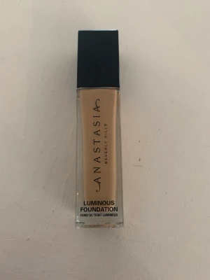 Anastasia Beverly Hills foundation  - Nr 300 C ca 80% kvar Nypris 400kr