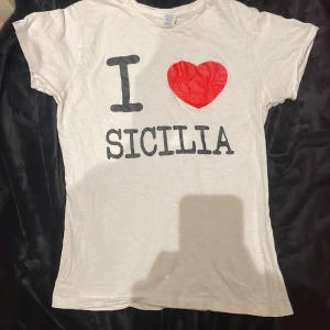 I❤️ T-shirt  - Så fin men den kommer inte riktigt till andvändning längre ❤️