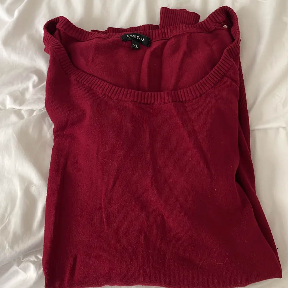 Röd långärmad tröja, bigsize tröja, stretch, såå könt tyg. Knappt använd. Inga hål eller fläckar, inte tajt.. Tröjor & Koftor.