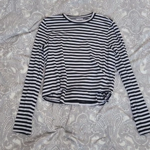 Långärmad tröja - Kommer aldrig till användning så är i bra skick, det är barnstorlek men passar mig som har xs/s