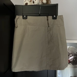 Kort kjol - Säljer eftersom den är för stor💔. Men jättecool kjol.