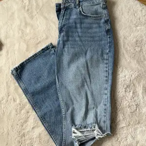 Full length jeans från Gina tricot i storlek 42, ganska tighta skulle jag säga nypris 500kr