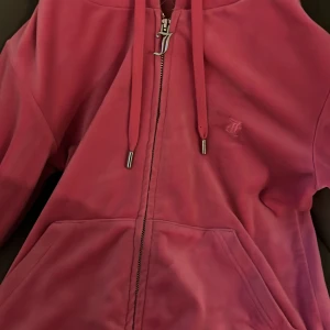 Juicy tröja rosa - fin tröja köpt från juicys hemsida för 3 månader sen💕