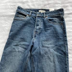 Dessa baggy jeans från H&M är knappt använda endast ett par gånger och därför i mycket bra skick!💞