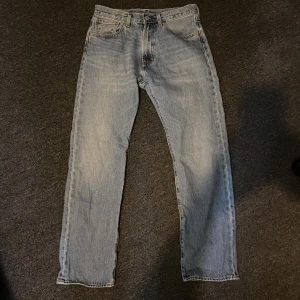 Levi’s 551 - Säljer nu dessa fräsha Levi’s 551 Strl: 31/32 Skick: 8,5/10 Nypris: 1299kr Mitt pris: 499kr+frakt