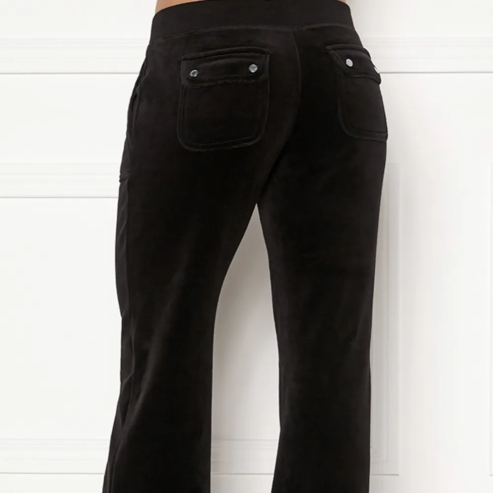 Svarta juicy couture byxor i storlek xs, superfinaaa o bra skick. Jeans & Byxor.
