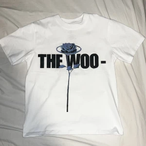 Pop Smoke Vlone Tshirt - Säljer min Vlone tshirt då den ej passar mig. Storlek S men är stor för sin storlek så passar M utan några problem  Skick 10/10