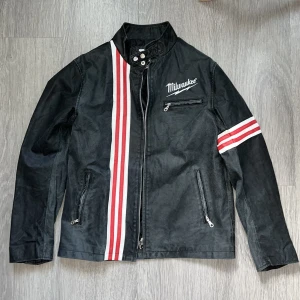 Biker jacka - Tunn biker jacka. Strl M.