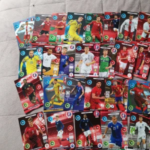 30st fotbollskort  - 30 st fotbollskort Kom med prisförslag 