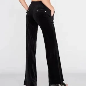 Juicy byxor  - Säljer doma för de är för små för mig helt nya använda 1 gång för o testa dem annars jätte fina❤️