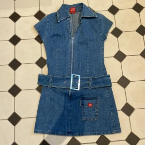 Jeansklänning - Stretchigt material. Längd 74cm