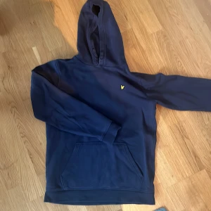 Lyle&scott hoodie - Den är i bra skick 