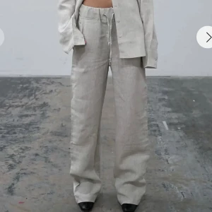 Linné byxor - Från ADSGN   ANVÄNDA SPARSAMT, säljer pga passar inte mig längre.