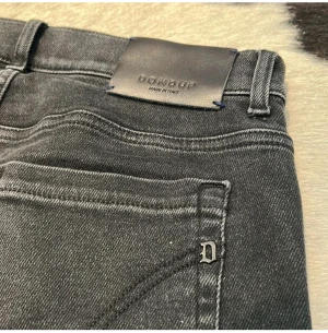 dondup jeans - Hej säljer nu mina dondup jeans knappt använda 9/10 skick. storlek 31 pris kan diskuteras privat eller på snap