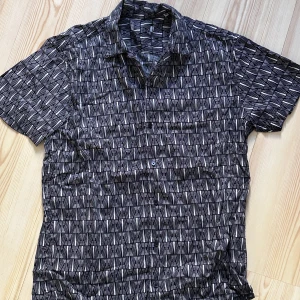 Vintage kortärmad skjorta - Vintage kortärmad skjorta i unisexmodell