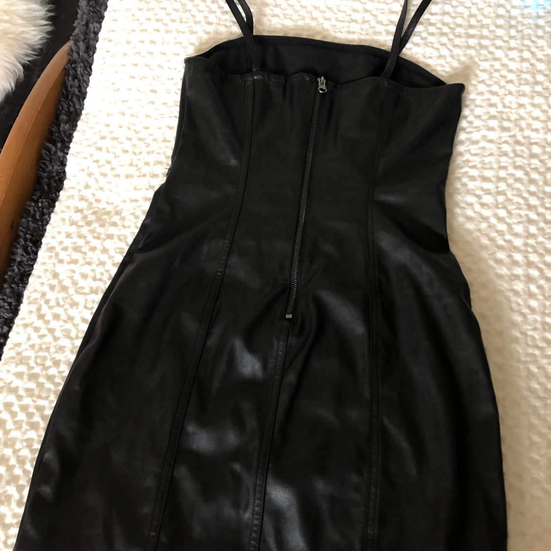 Fake skinn klänning från H:M - 90