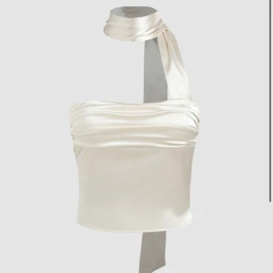 Topp - Supersnygg topp, aldrig använd. 