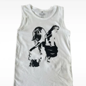 Linne med tryck - Linne med unikt tryck, passar en XS/S men även en M om man önskar lite tightare passform