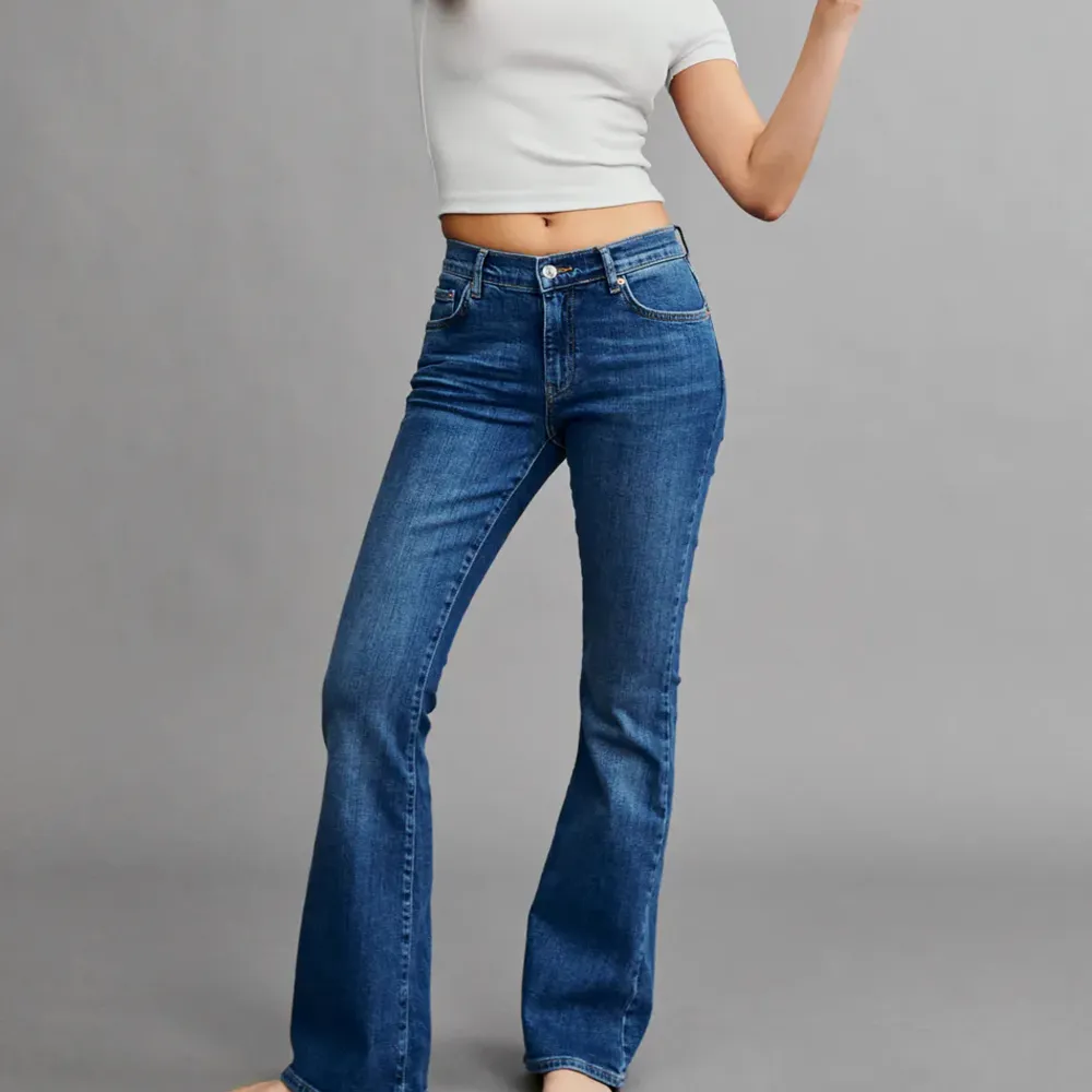 Low waist bootcut jeans från gina. Jätte fina och knappt använda så jätte bra skick!. Jeans & Byxor.