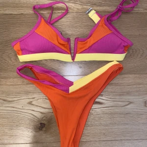 Bikini set - Bikini set storlek S, aldrig använd 