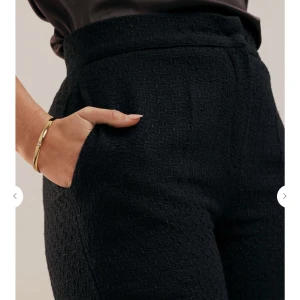 Byxor - Helt oanvända kostymbyxor i XS som säljs för det är för stora. Kostar 599kr ursprungligen. 💘☺️