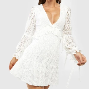 Ny vit sommarklänning  - Helt ny vit sommarklänning i storlek 36