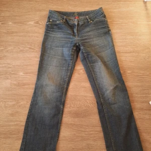 Low waist jeans - Låg midjas jeans från More and More jeans i storlek M. Köparen står för fraketen.