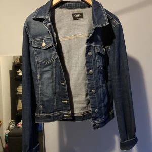Jeansjacka - Storlek L, passar som M