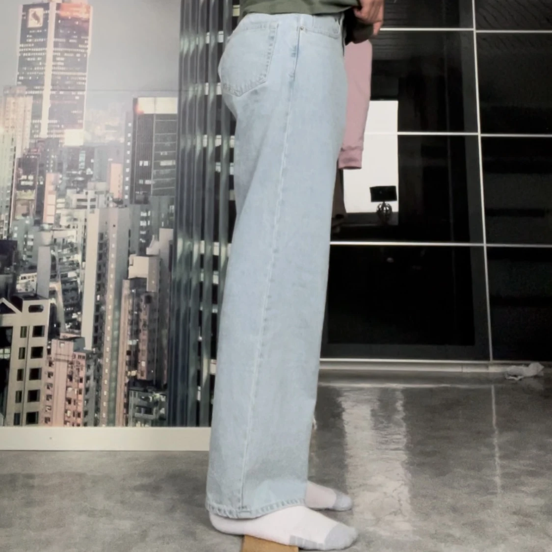 Ljusblåa vida jeans 