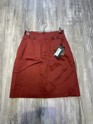 Kjol - Kjol från STOCKH LM i brick färg och som aldrig  använd, köpte från Hede Fashion. Normal i storlek och mycket bra kvalitet.  