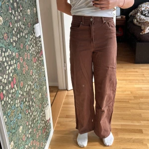 Bruna byxor - bruna högmidjade byxor