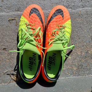 Nike Hypervenom Phantom - Nike Hypervenom Phantom i otroligt fint skick. Storlek 43