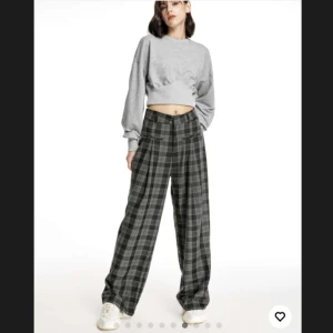 Kostymbyxor  - Rutiga kostymbyxor från Cider i storlek L. Nästan aldrig använda, pga för stor storlek. Pris som nyköpt 289:-