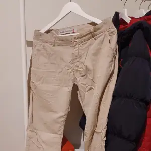 Sköna peak performance chinos. Inte använda alls så mycket.