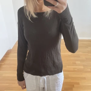 grön tröja - Så fin tröja som är vintage från hm! Jätteskönt material då det är ganska tunt💗 Sitter jättesnyggt men behöver pengar!❤️