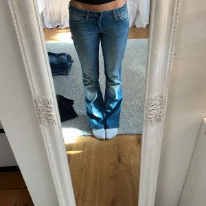 Lågmidjade jeans  - As snygga lågmidjade jeans!!🙏🏼🙏🏼