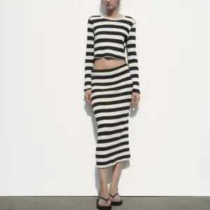 Randig kjol från zara💗aldrig använd med prislappen kvar🌸slutsåld i alla storlekar💗stl S