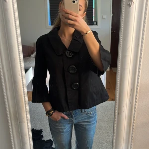 Trekvartsärm jacka  - Asss snygga trekvartsärm jacka!!😍😍😍 Köp direkt-800kr