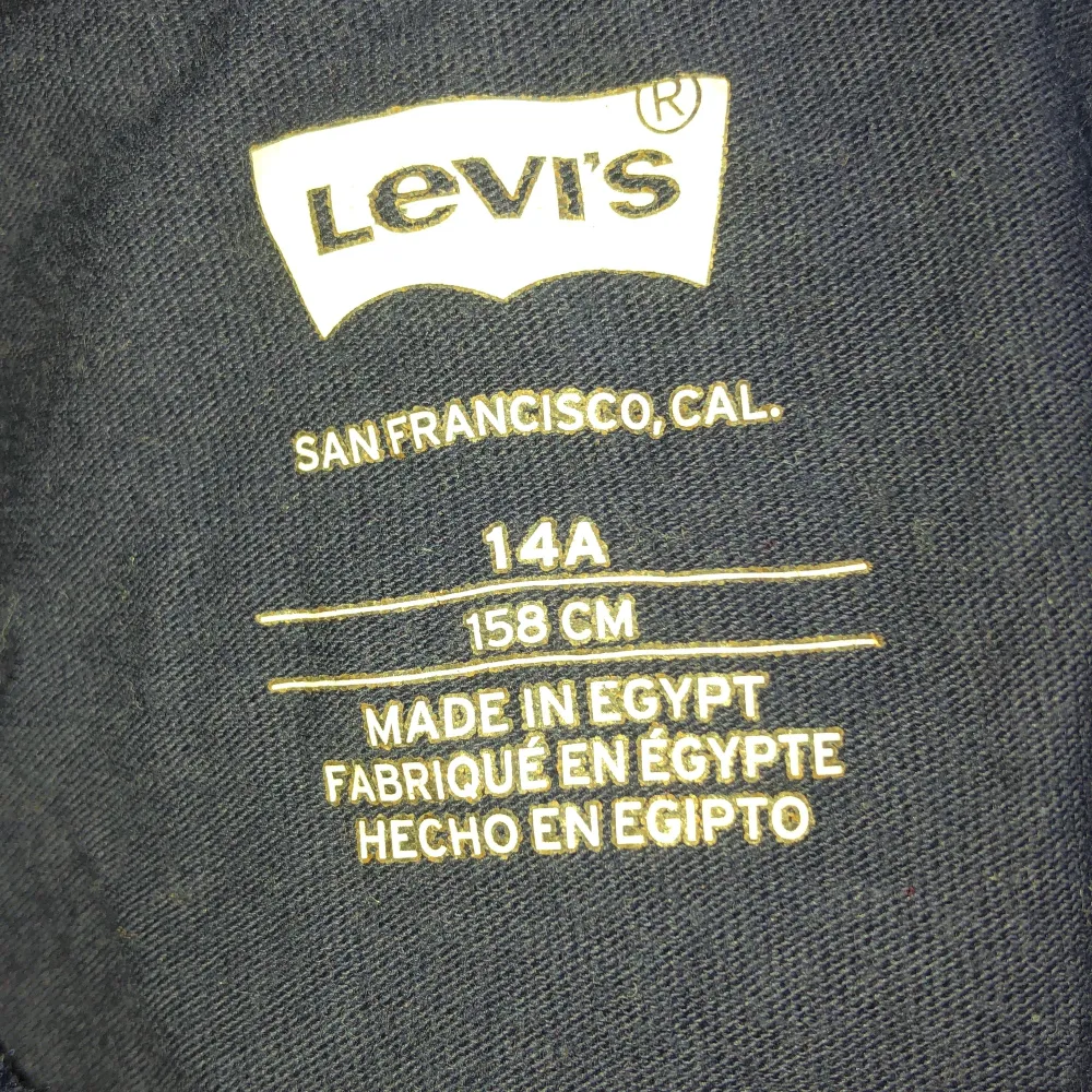 Levis tshirt meddela för mer info . T-shirts.