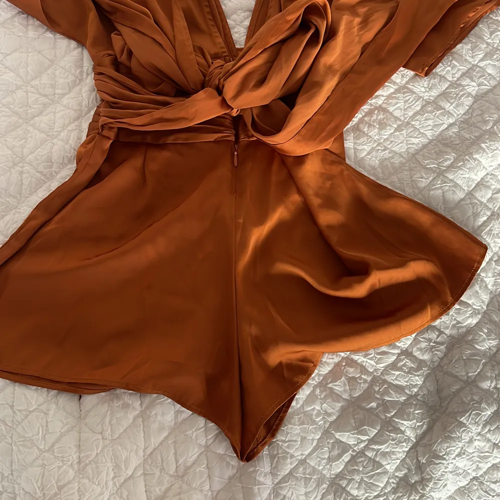 Bronze color forever21 romper/ jumpsuit. One piece. Shorts. With zipper and button. Very flattering ties at the waist for hourglass shape. Very good condition . Shorts.
