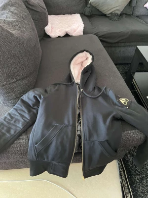 Moose knuckles kosta/jacka äkta  - Hej säljer min moose kofta/jacka storlek s kan sänkas med pris kom dm 