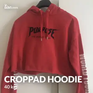 Röd croppad hoodie med Purpose tryck i storlek M Inspirerad av Justin biebers world tour Pris kan diskuteras
