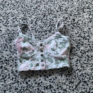 Kort korset  - Jätte gullig korsett topp sitter ganska tajt så skulle säga att den är xxs-xs💘