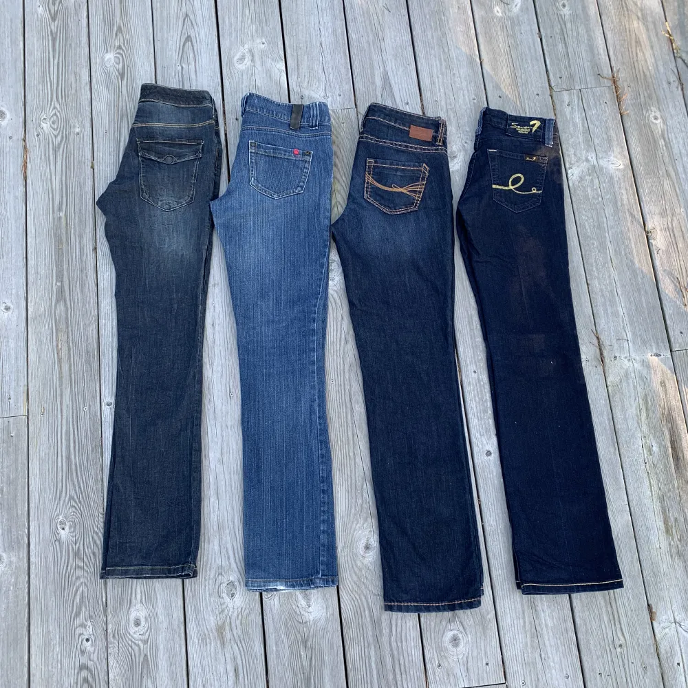 Säljer dessa snygga jeans då alla är för stora för mig! Alla är lågmidjade/midrise. Skriv privat för enskilda bilder och mått, priserna varierar❣️ ❗️Obs de längst till höger är sålda❗️. Jeans & Byxor.