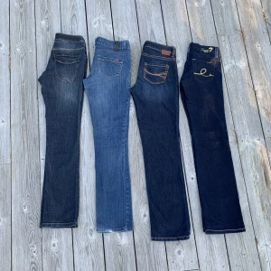 Lågmidjade jeans - Säljer dessa snygga jeans då alla är för stora för mig! Alla är lågmidjade/midrise. Skriv privat för enskilda bilder och mått, priserna varierar❣️ ❗️Obs de längst till höger är sålda❗️