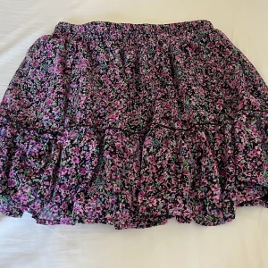 Kjol blommor L - Fin blommor kjol L 