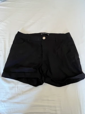 Shorts 40 svart  - Svart shorts 40 