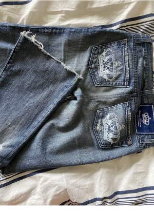 Ett par jättefina lågmidjade jeans som inte går att köpa nya längre, tar gärna emot byten till ett längre par då dem inte riktigt passade mig i längden💗(inte mina bilder)